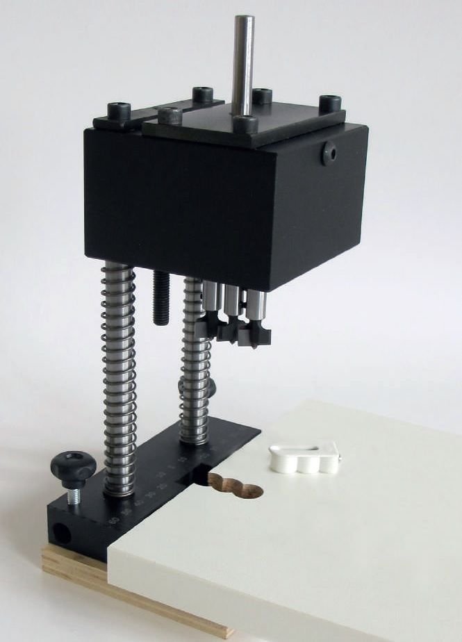 Szablon TRIMATIC 22.4 do odwiertu złącz Cabineo przy pomocy wiertarki